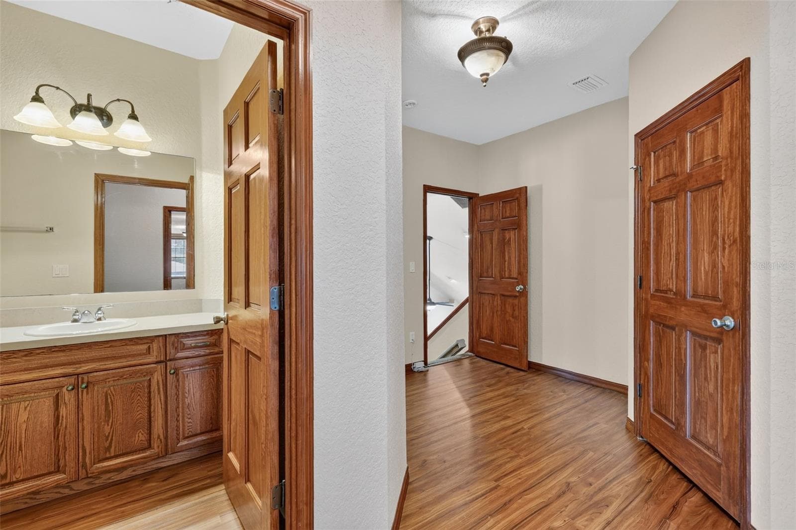 The upstairs layout is thoughtfully designed with a dedicated bathroom conveniently placed between the bedrooms. - 4617 ROUND LAKE RD, APOPKA