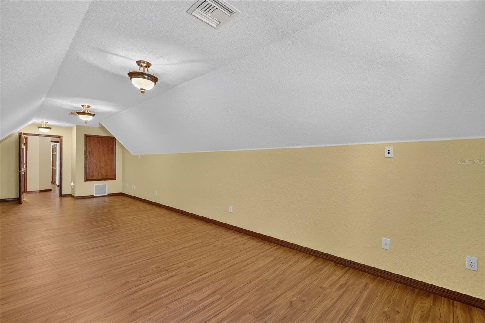 An enormous upstairs bonus room offers endless possibilities: home theater, game room, studio, or additional living space. - 4617 ROUND LAKE RD, APOPKA