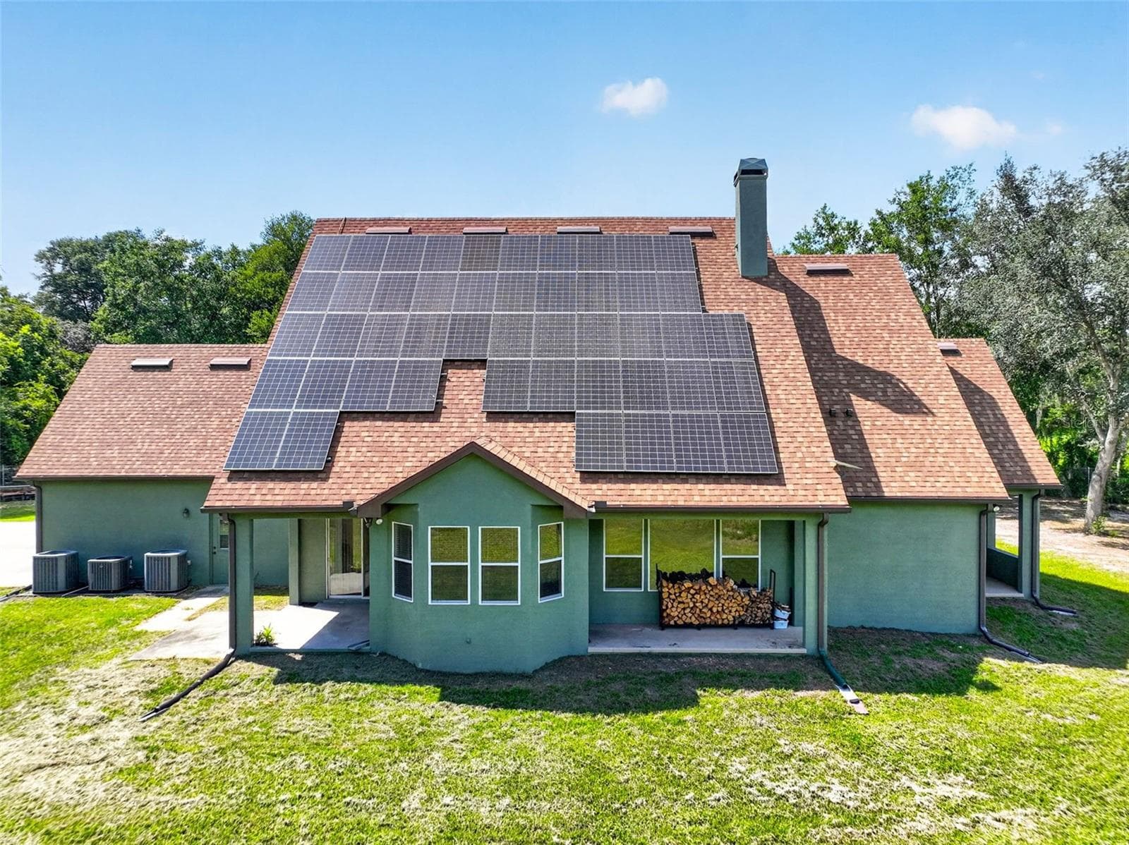 From above, the energy efficiency, outdoor living options, and scale of this property truly shine. - 4617 ROUND LAKE RD, APOPKA
