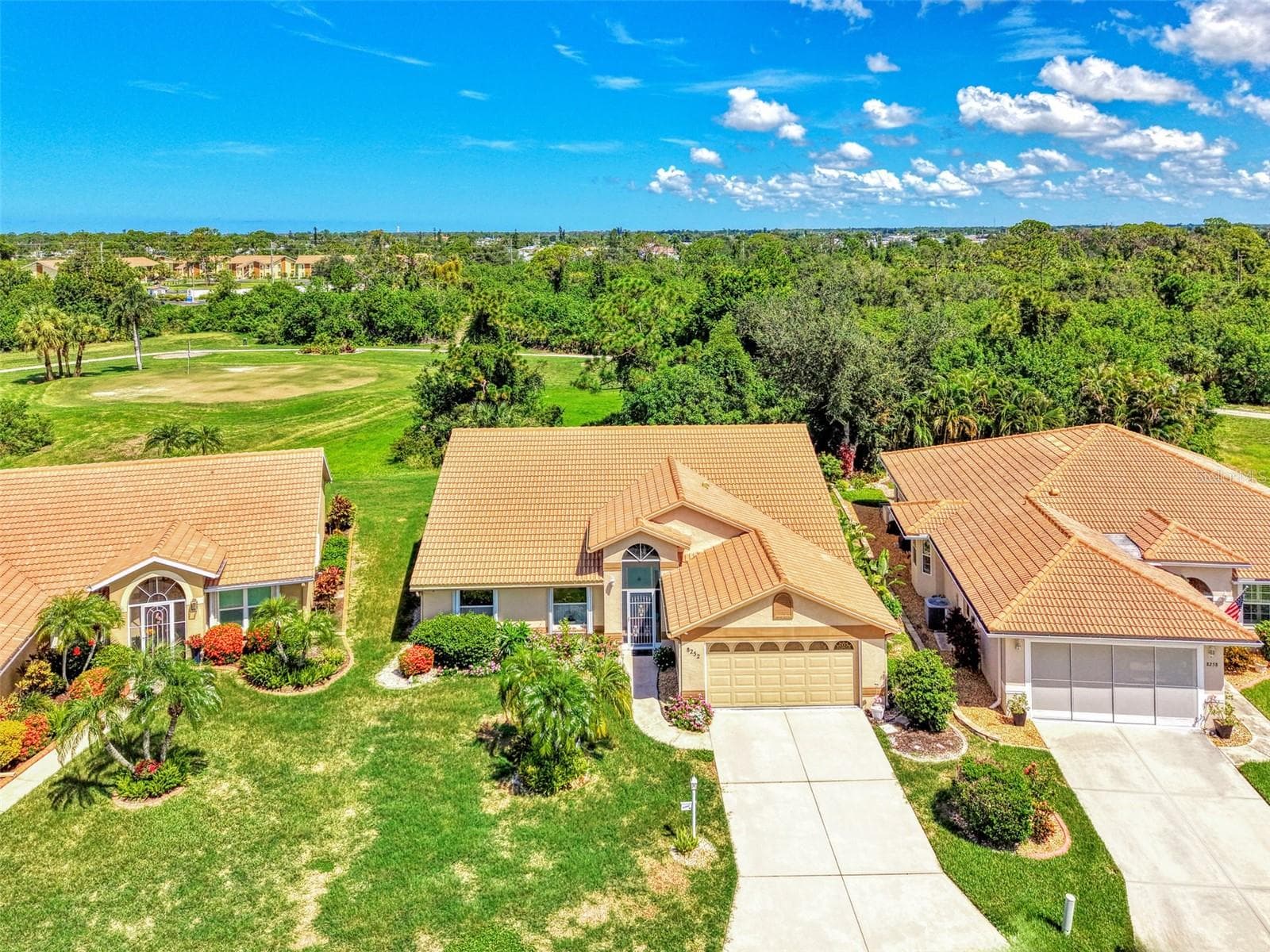 Long driveway - 8252 PARKSIDE DR, ENGLEWOOD