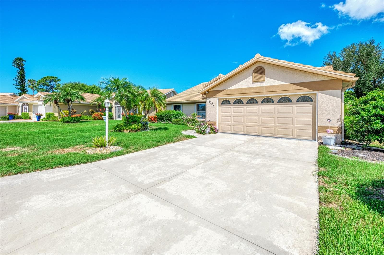 Large Driveway - 8252 PARKSIDE DR, ENGLEWOOD