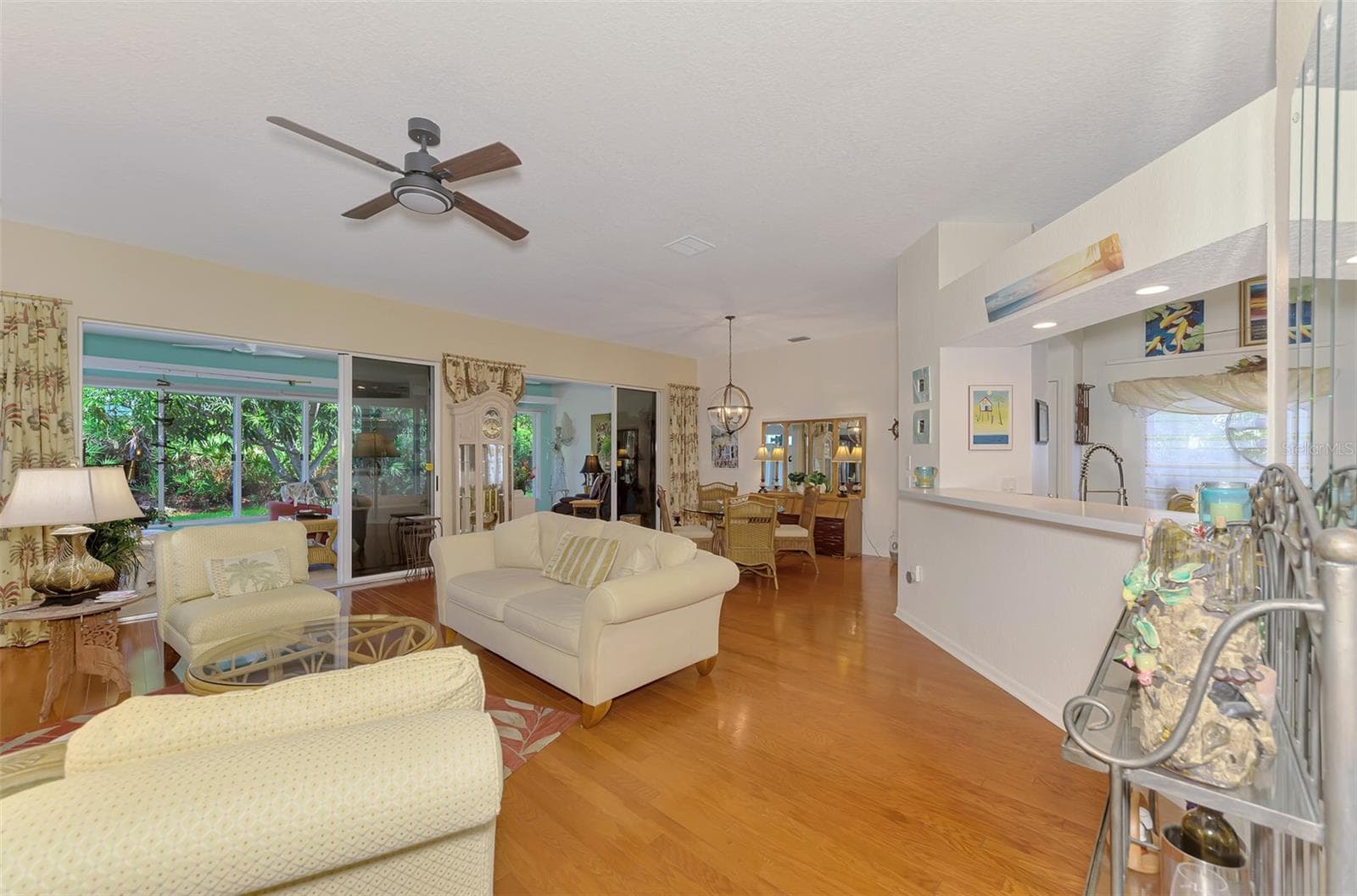 Living room to Lanai and Kitchen - 8252 PARKSIDE DR, ENGLEWOOD