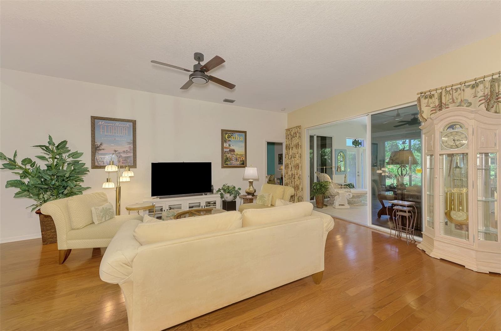 Living room hardwood floors - 8252 PARKSIDE DR, ENGLEWOOD