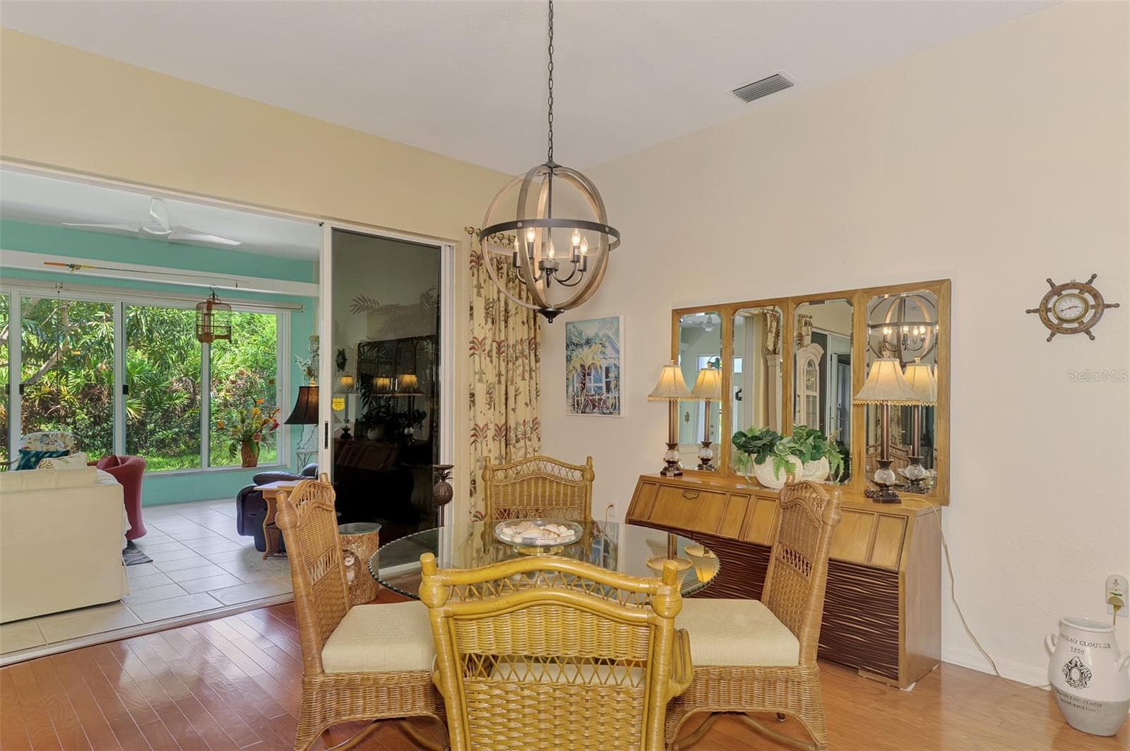 Eat and view nature - 8252 PARKSIDE DR, ENGLEWOOD