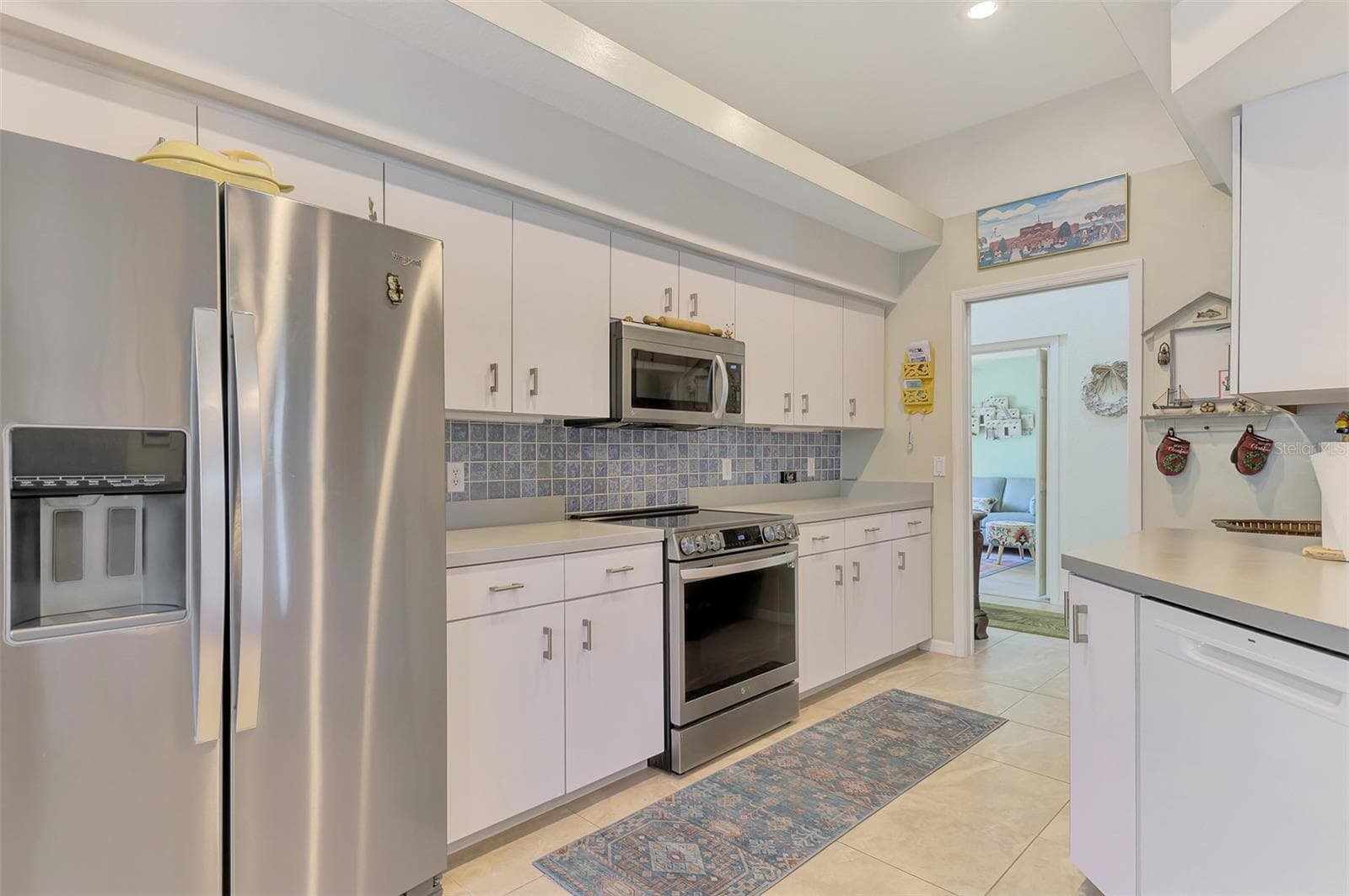 Newer applicances - 8252 PARKSIDE DR, ENGLEWOOD