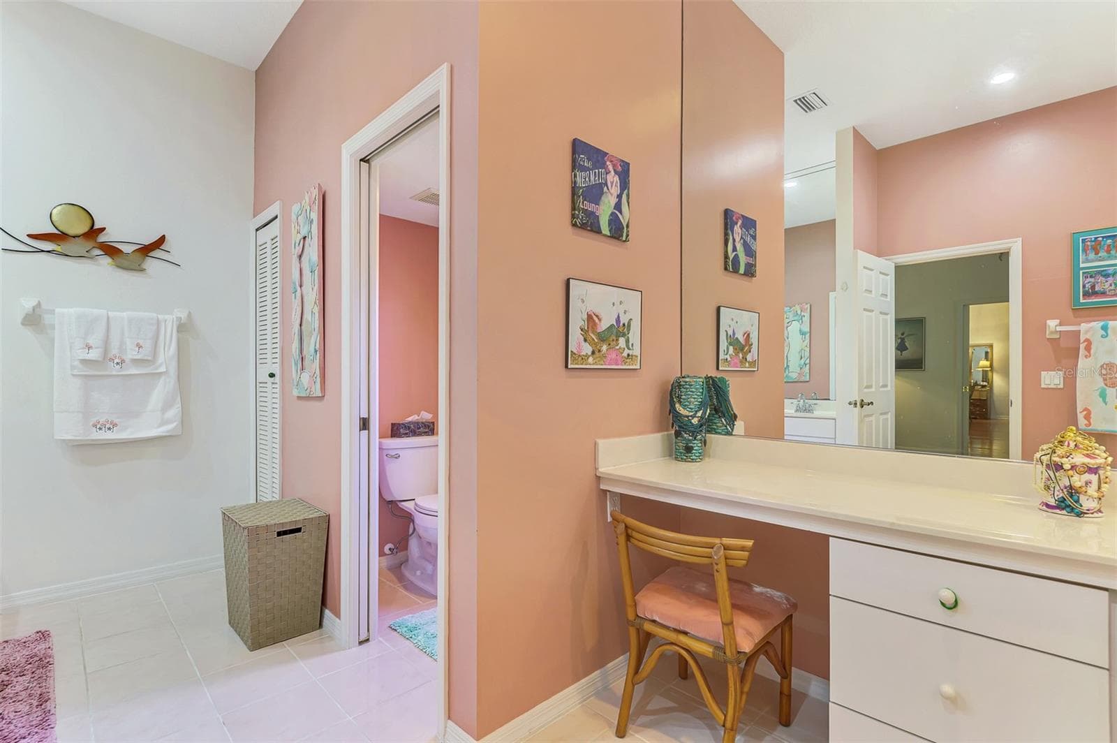 Separate toilet - 8252 PARKSIDE DR, ENGLEWOOD