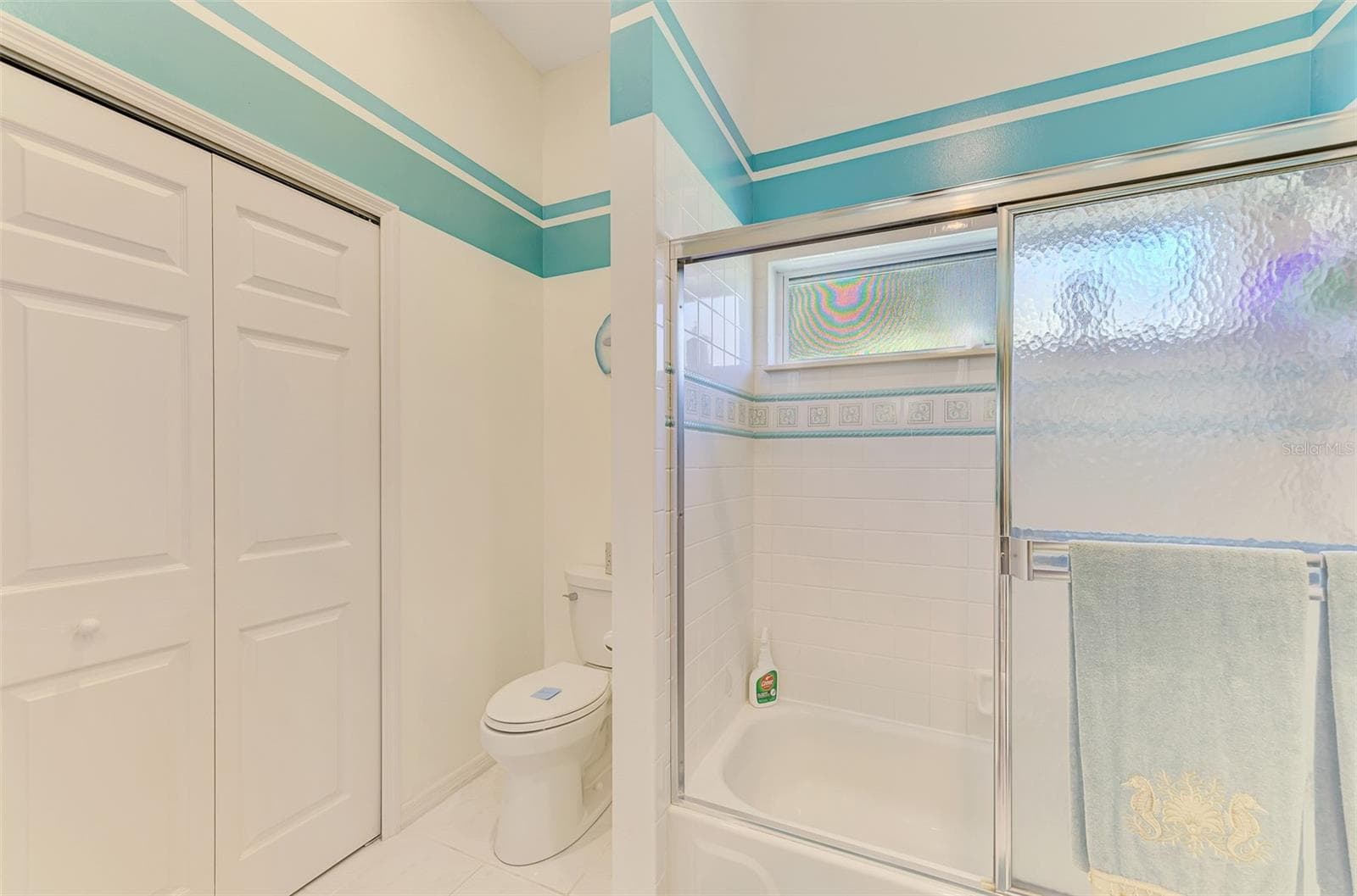 Large bathroom - 8252 PARKSIDE DR, ENGLEWOOD