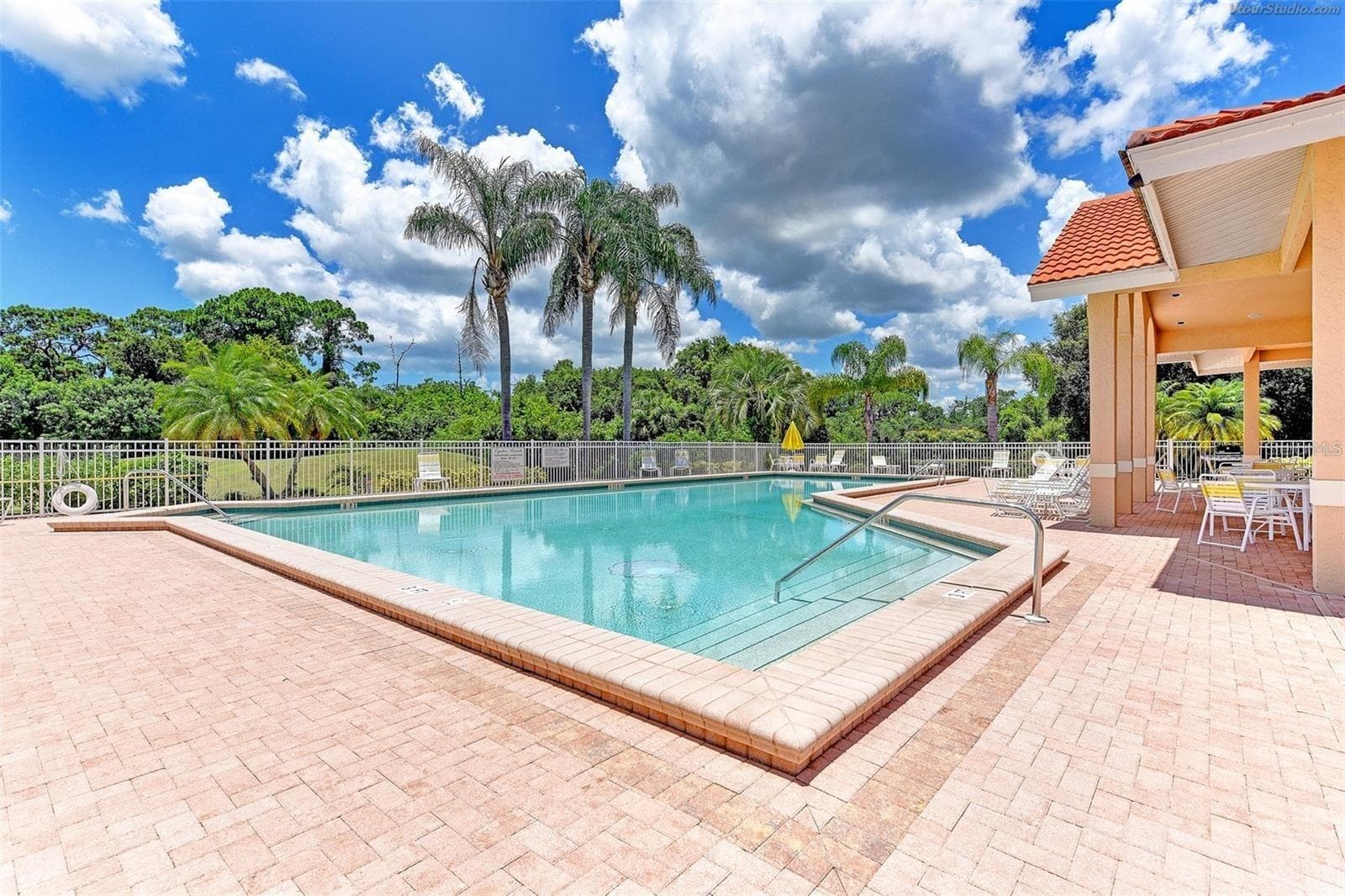 Clubhouse Pool - 8252 PARKSIDE DR, ENGLEWOOD