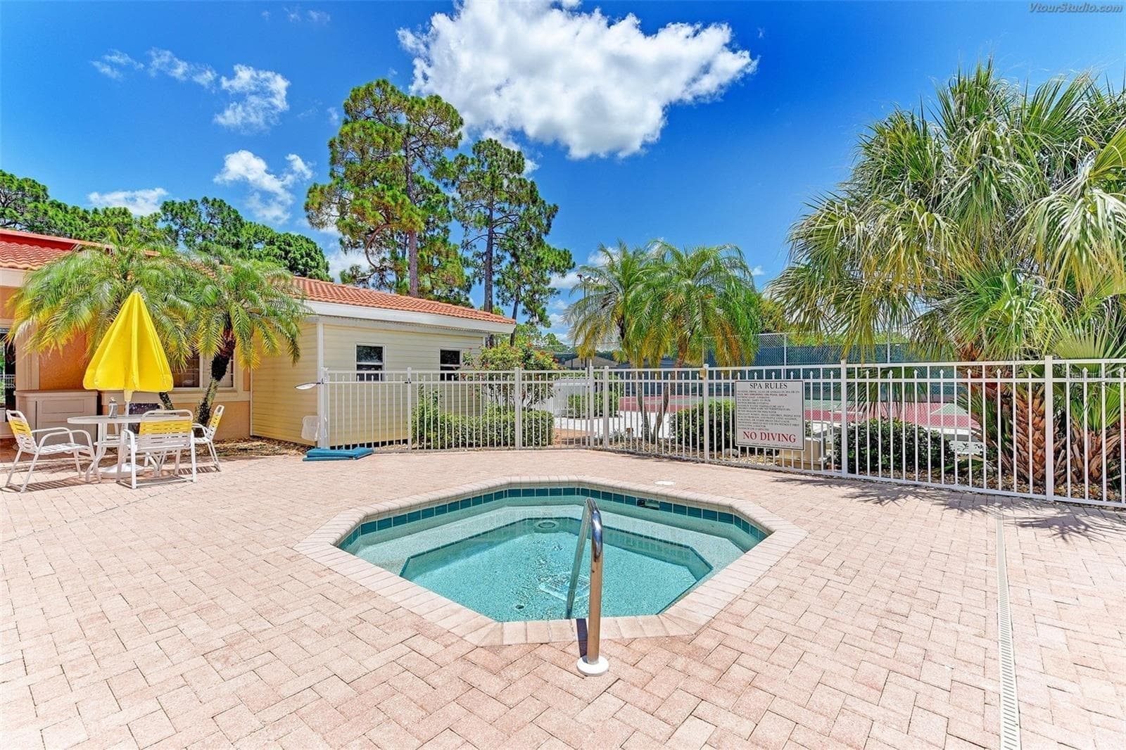Hot tub - 8252 PARKSIDE DR, ENGLEWOOD