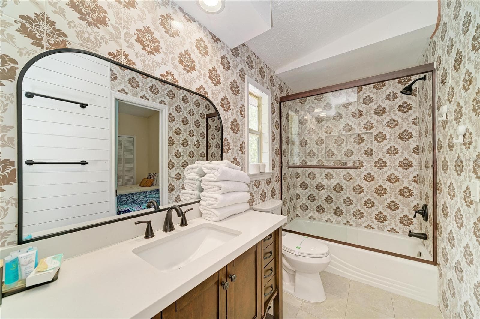 Jack-n-Jill Guest Bathroom - 6519 28TH AVE E, BRADENTON