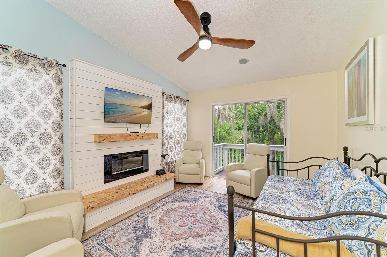 Bonus Room with en-suite bathroom and balcony - 6519 28TH AVE E, BRADENTON
