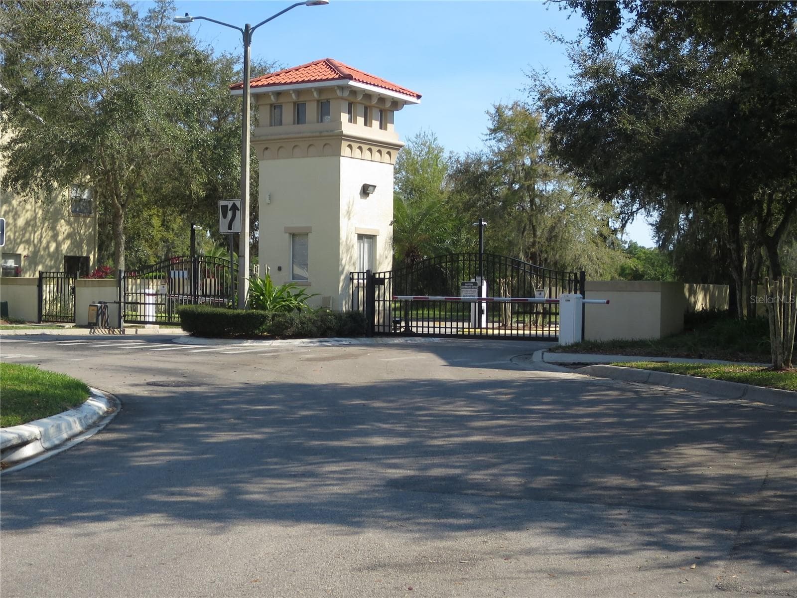 Community Entry Gate - 2806 CLUB CORTILE CIR #B, KISSIMMEE