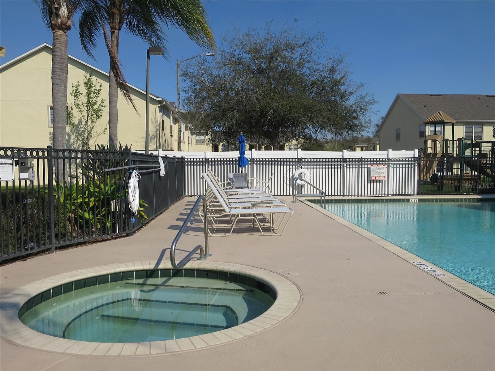 Community Pool area - 2806 CLUB CORTILE CIR #B, KISSIMMEE