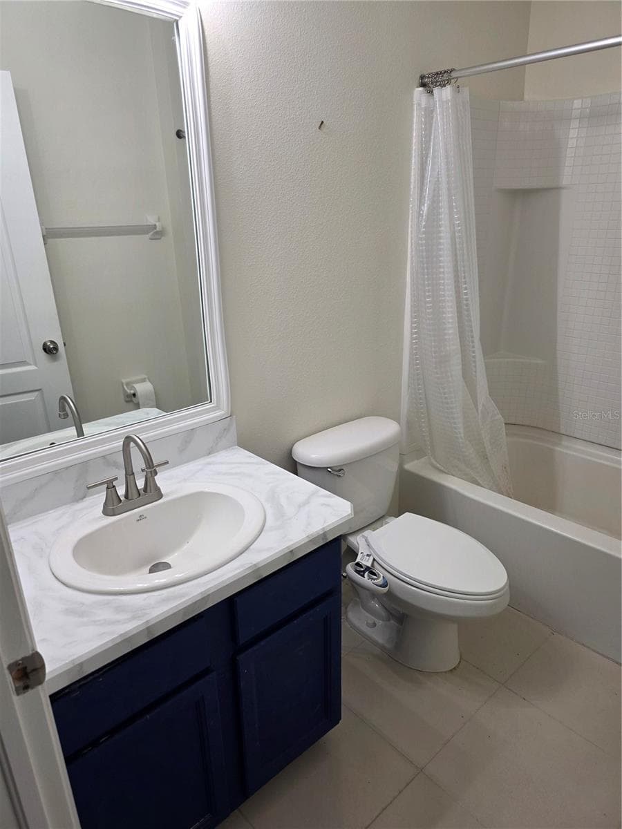 Guest Full Bath - 2623 HOLLY BLUFF CT, PLANT CITY