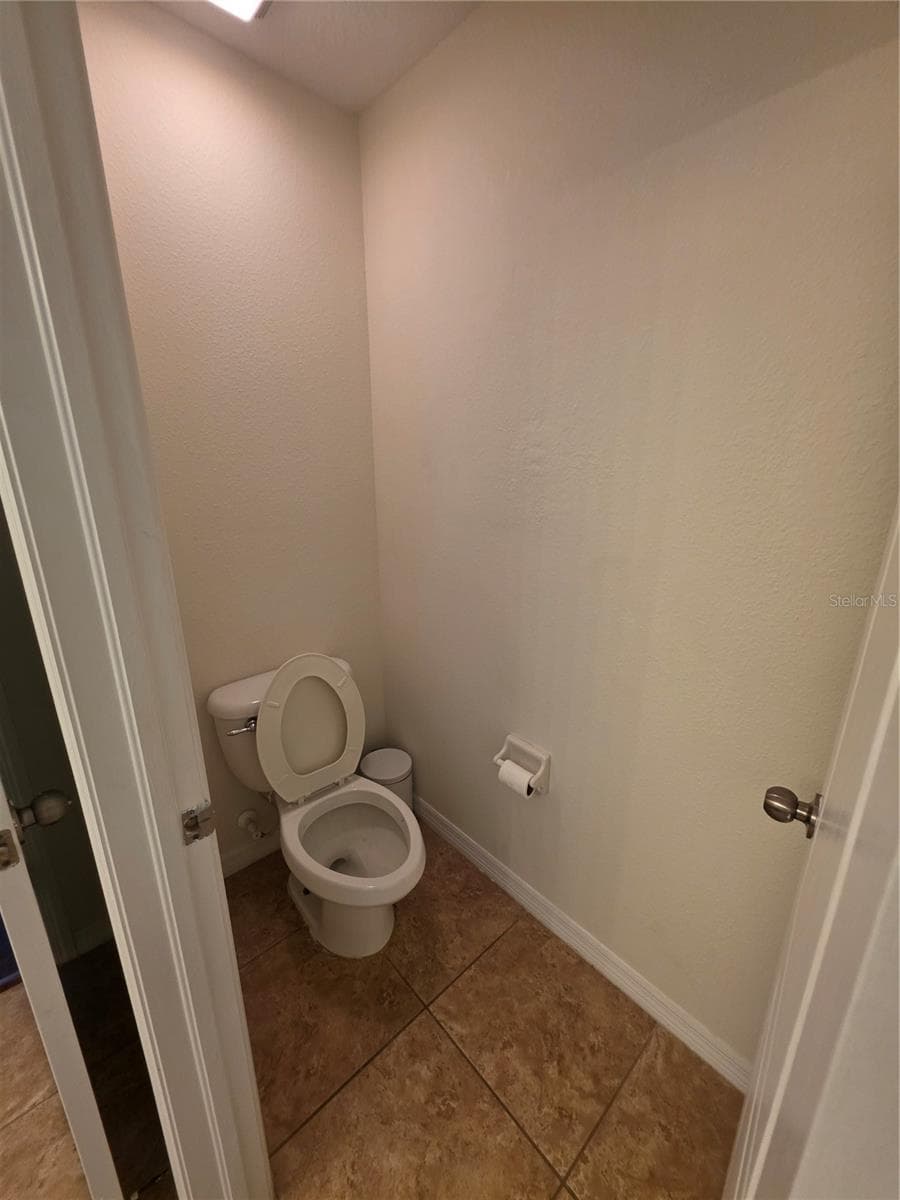 Master WC - 2623 HOLLY BLUFF CT, PLANT CITY