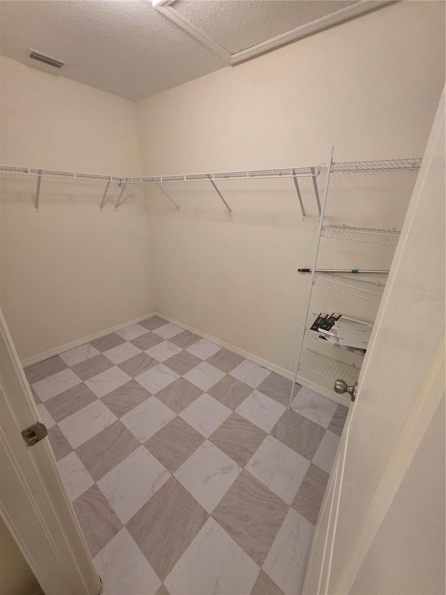 Master Closet - 2623 HOLLY BLUFF CT, PLANT CITY