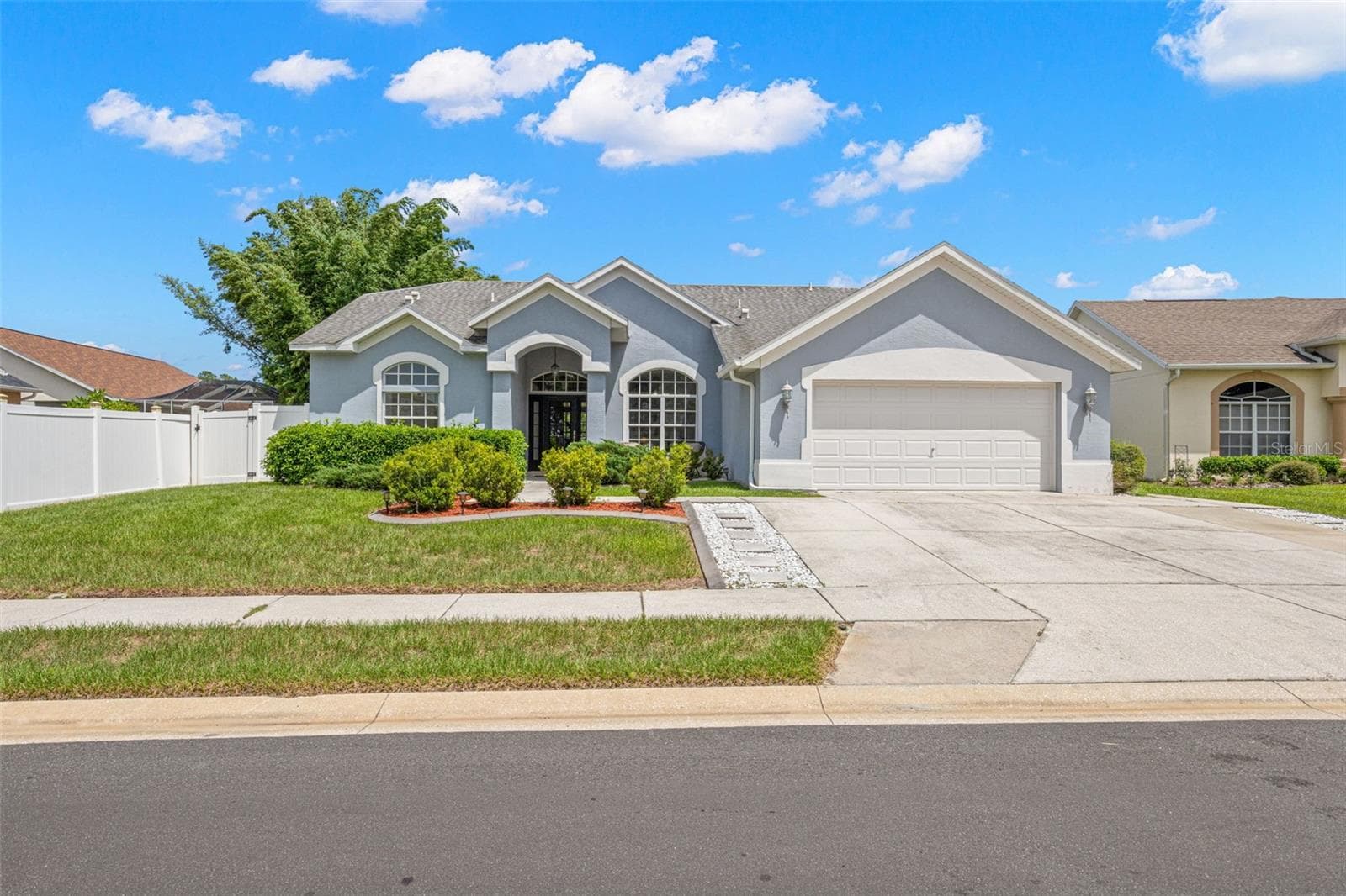 Front of Home straight on - 7904 OREGOLD DR, NEW PORT RICHEY