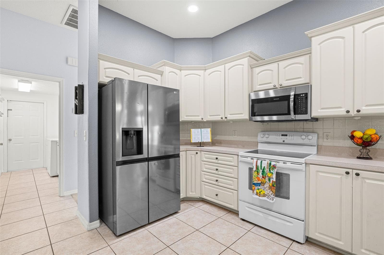 Main Kitchen looking toward laundry - 7904 OREGOLD DR, NEW PORT RICHEY