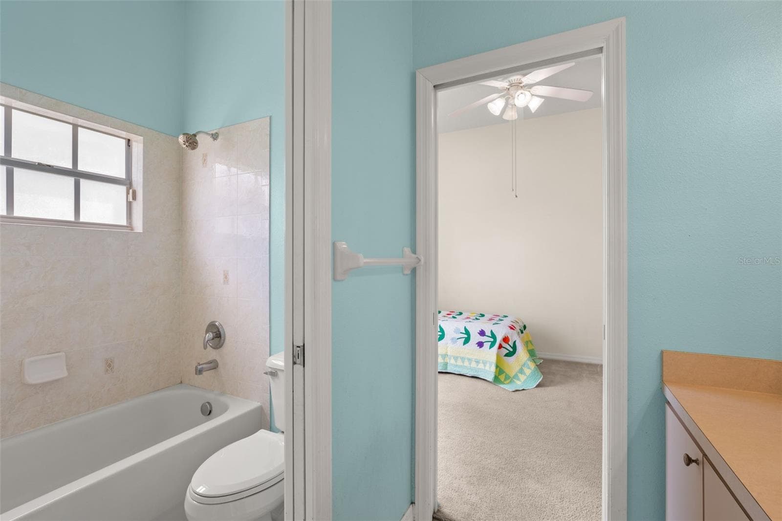 jack & jill bath between bedroom 2 & 3 - 7904 OREGOLD DR, NEW PORT RICHEY