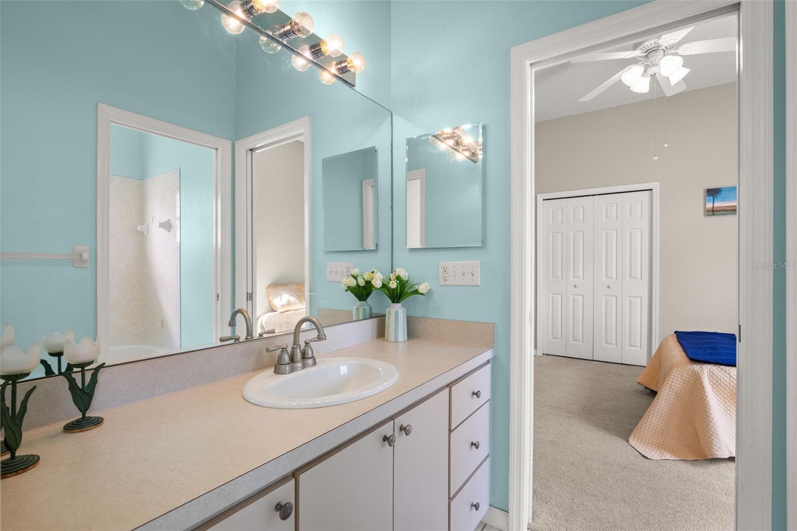 jack & jill bath between bedroom 2 & 3 - 7904 OREGOLD DR, NEW PORT RICHEY