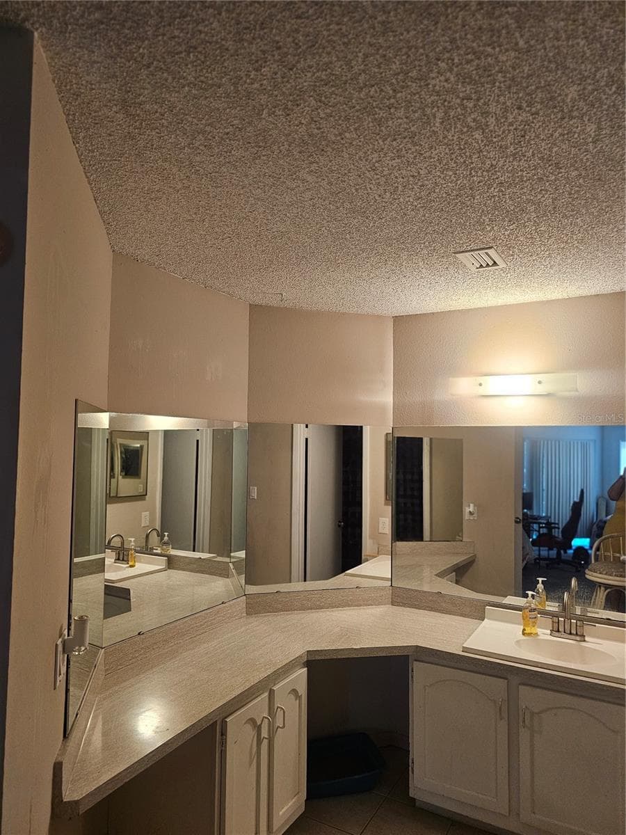 Condominium at 2430 LEMON TREE LN #2I, ORLANDO, photo 6 of 11