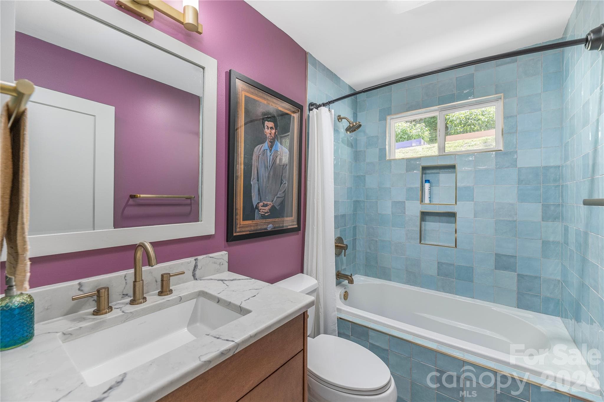 Guest Bath with Tub/Shower Combo - 50 Embler Road, Alexander