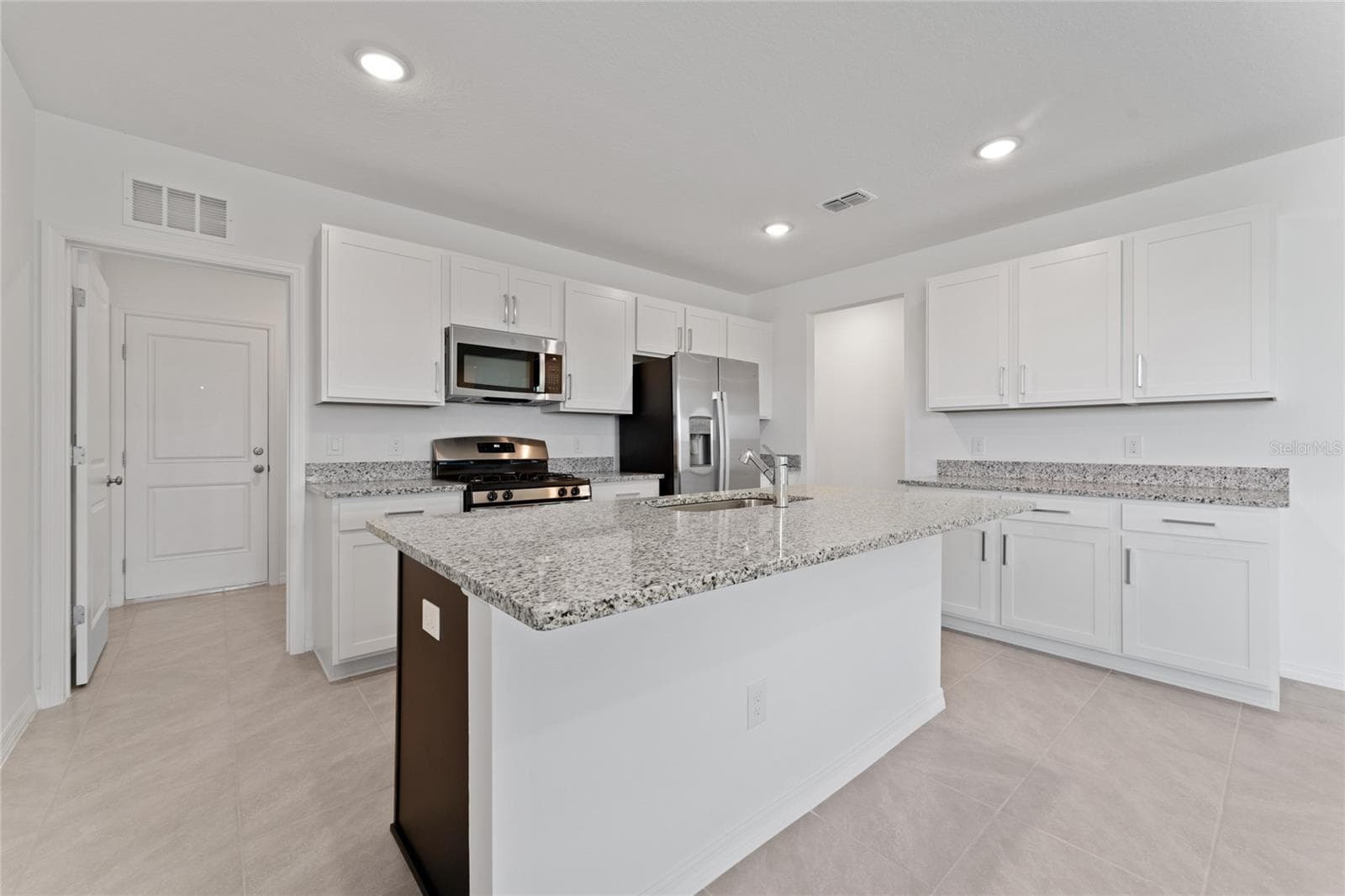 Townhouse at 15014 WINDFLOWER ALY, WINTER GARDEN, photo 6 of 22