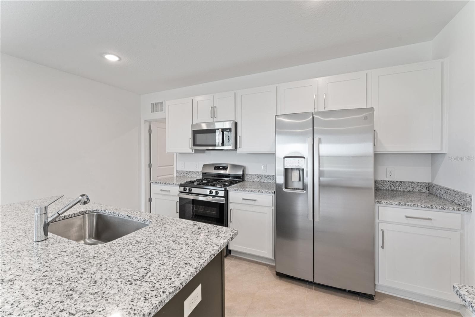 Townhouse at 15014 WINDFLOWER ALY, WINTER GARDEN, photo 9 of 22