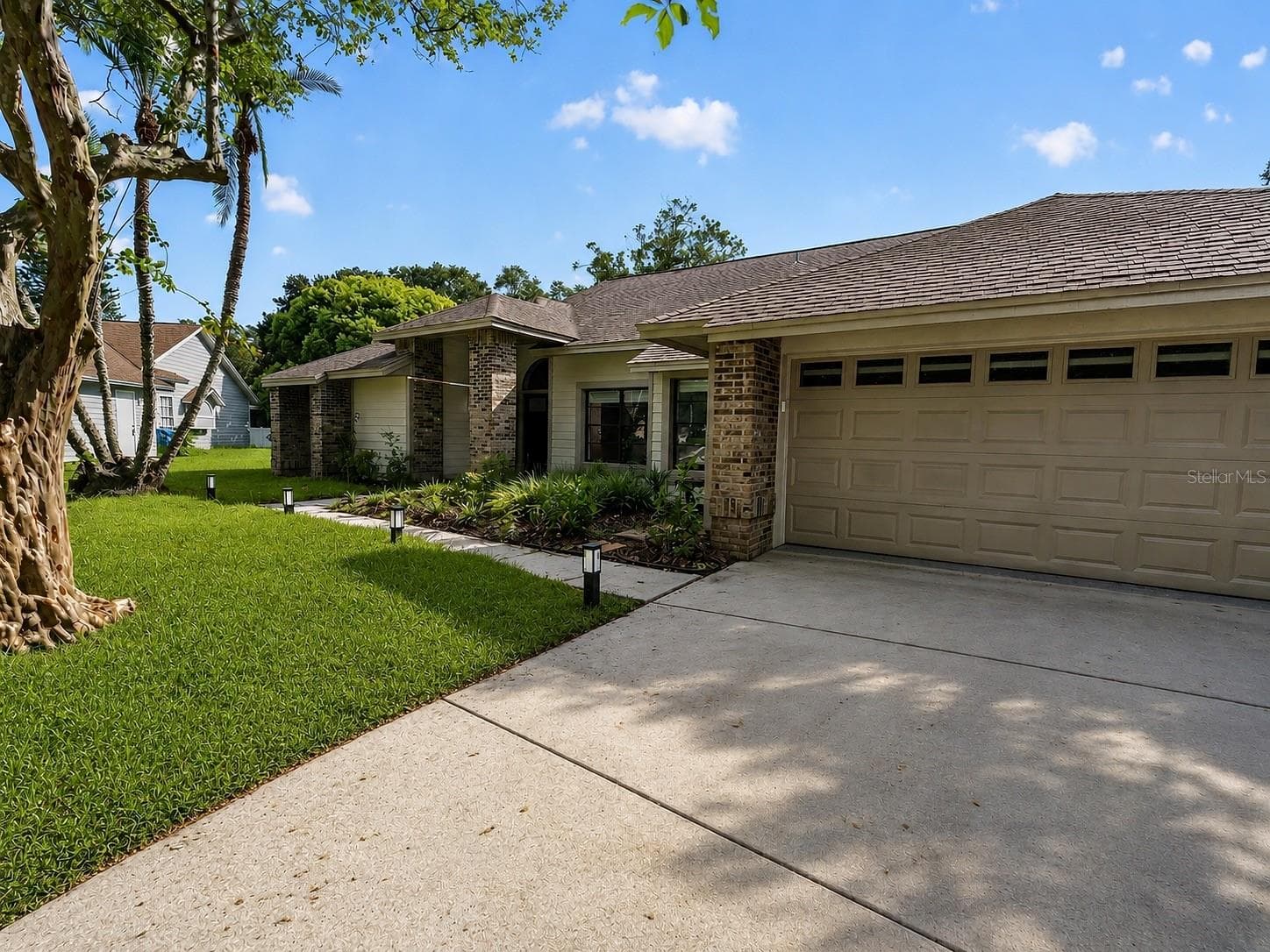 Single Family Residence at 10428 TARA DR, RIVERVIEW, photo 2 of 43