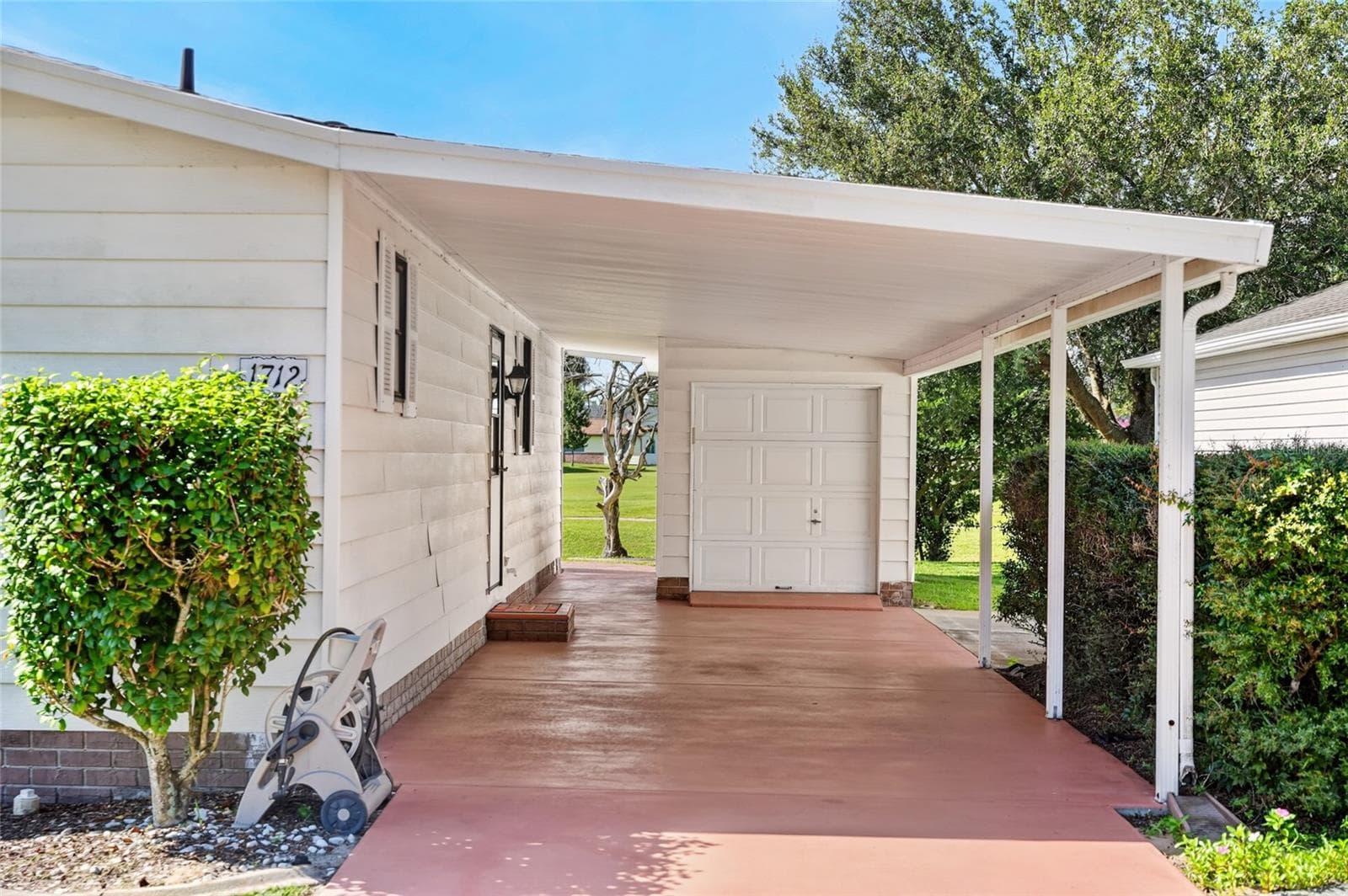 Carpet and View to Golf Course - 1712 W SCHWARTZ BLVD, THE VILLAGES