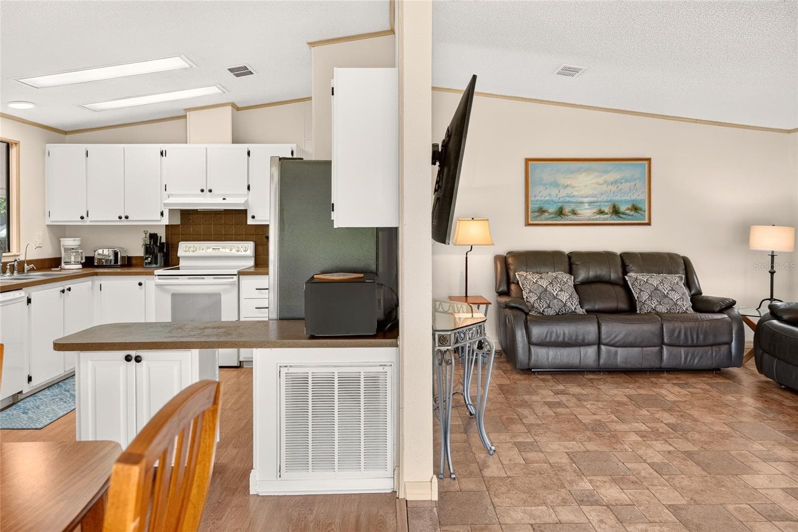 Breakfast Bar in Kitchen - 1712 W SCHWARTZ BLVD, THE VILLAGES