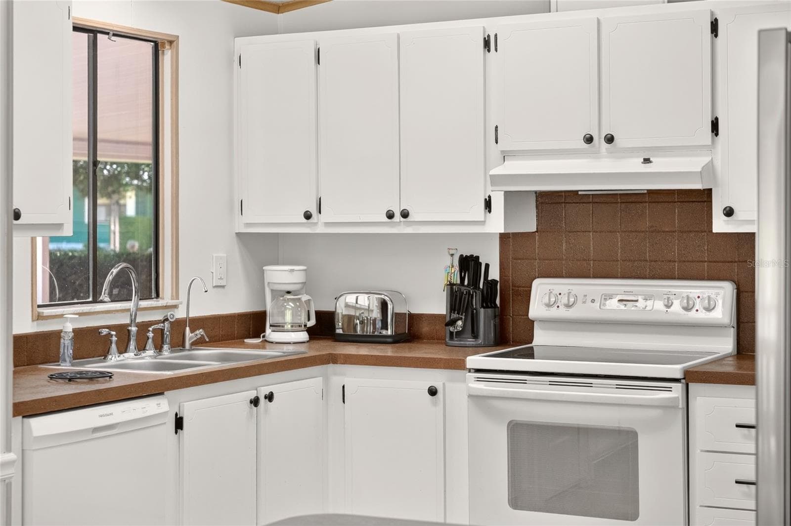 Lovely Kitchen - 1712 W SCHWARTZ BLVD, THE VILLAGES