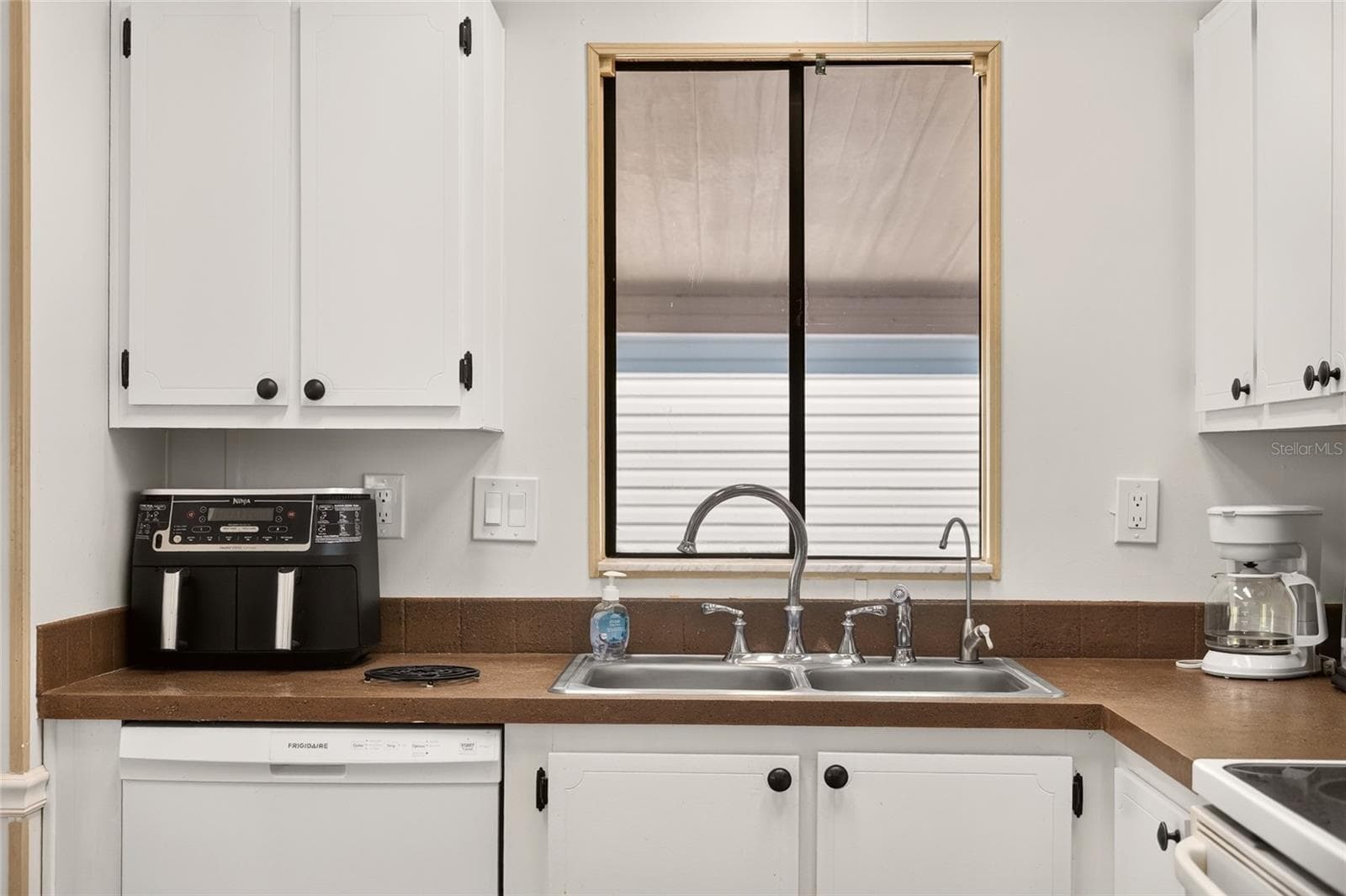 Window to Carport - 1712 W SCHWARTZ BLVD, THE VILLAGES