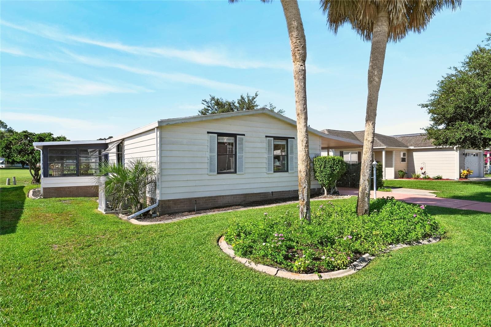 Landscaped Beds in Front - 1712 W SCHWARTZ BLVD, THE VILLAGES