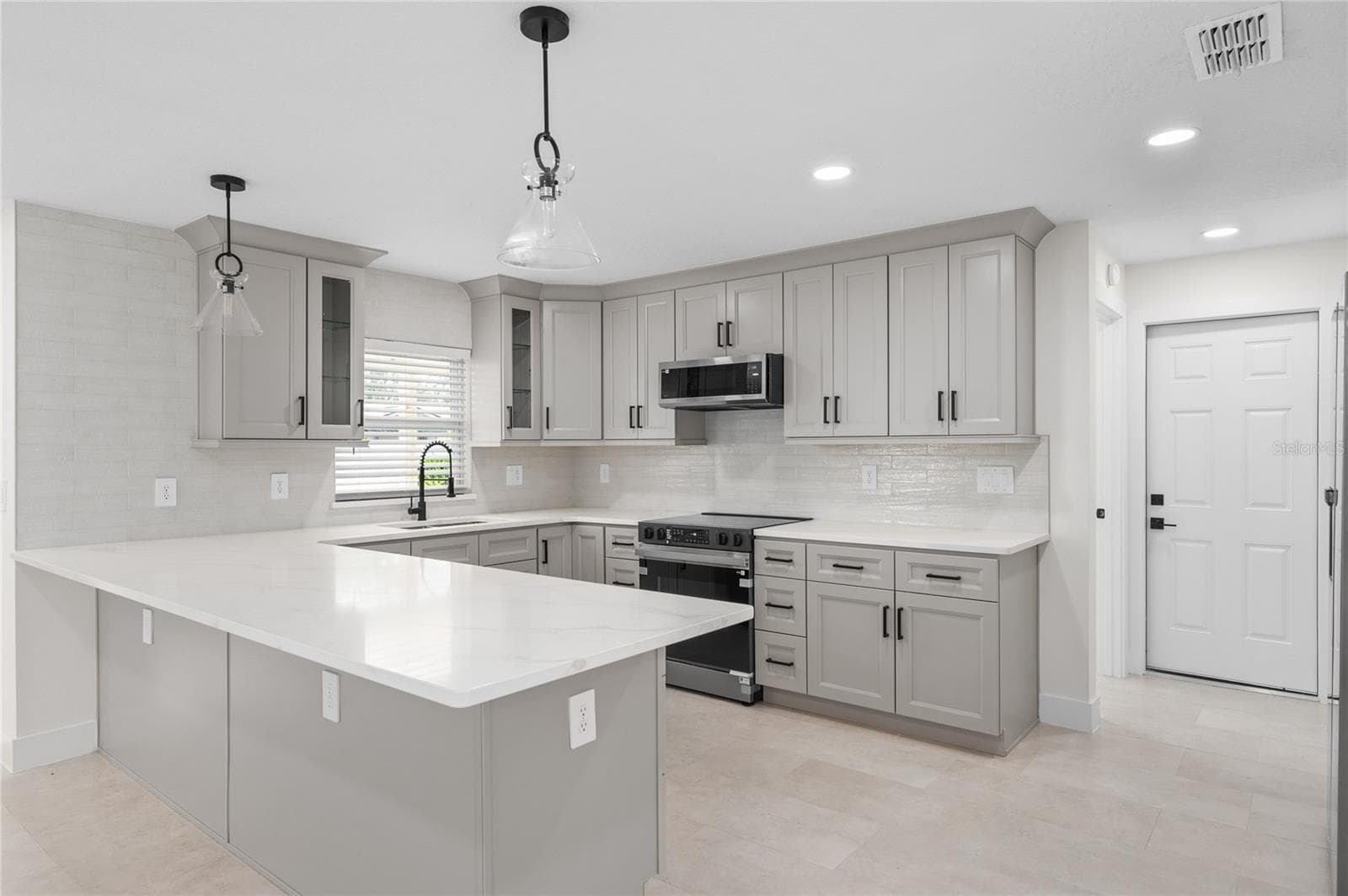 Single Family Residence at 5112 JEANNINE CT, ORLANDO, photo 10 of 52