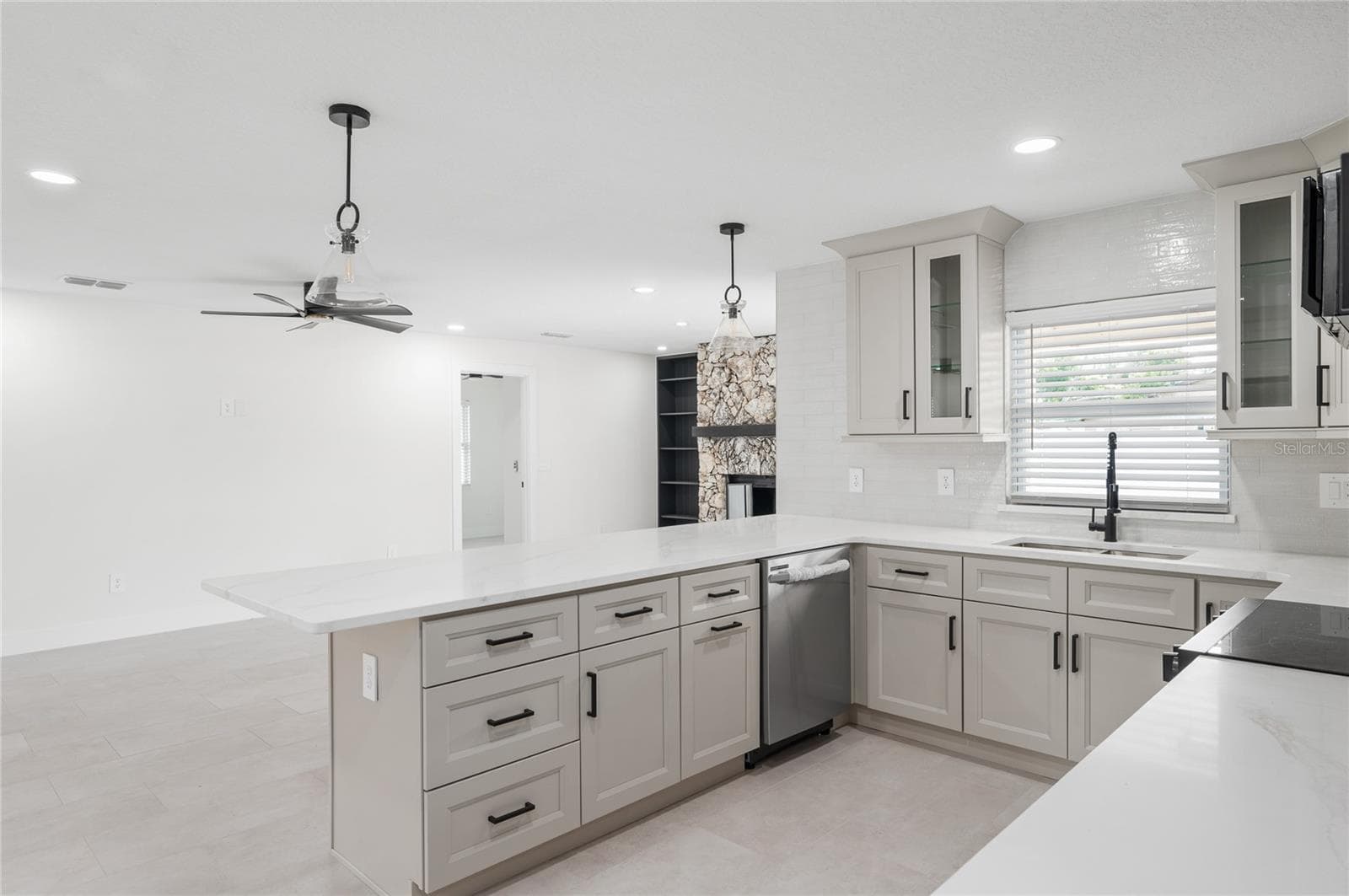 Single Family Residence at 5112 JEANNINE CT, ORLANDO, photo 13 of 52