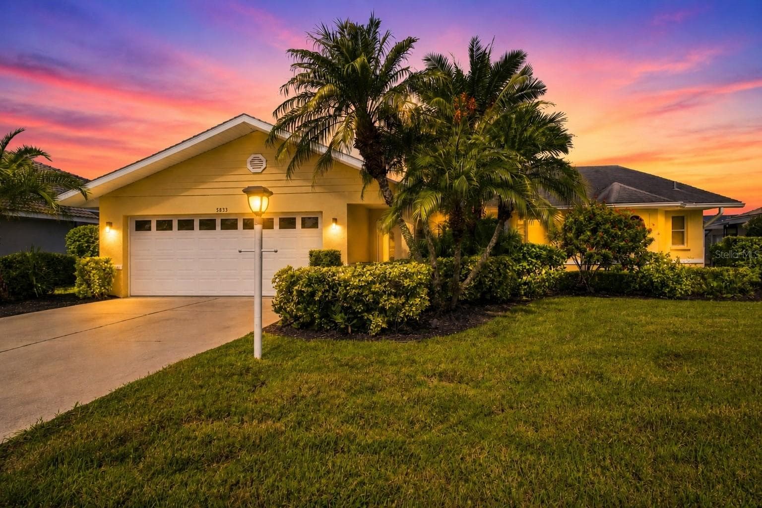 Single Family Residence at 5833 CARRIAGE DR, SARASOTA, photo 2 of 36