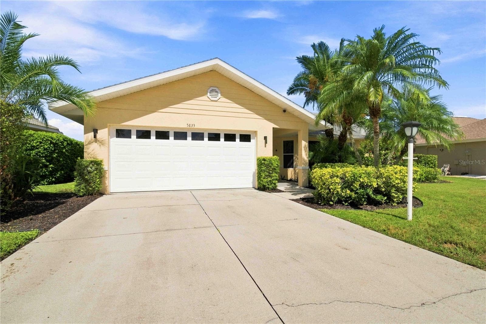 Single Family Residence at 5833 CARRIAGE DR, SARASOTA, photo 3 of 36