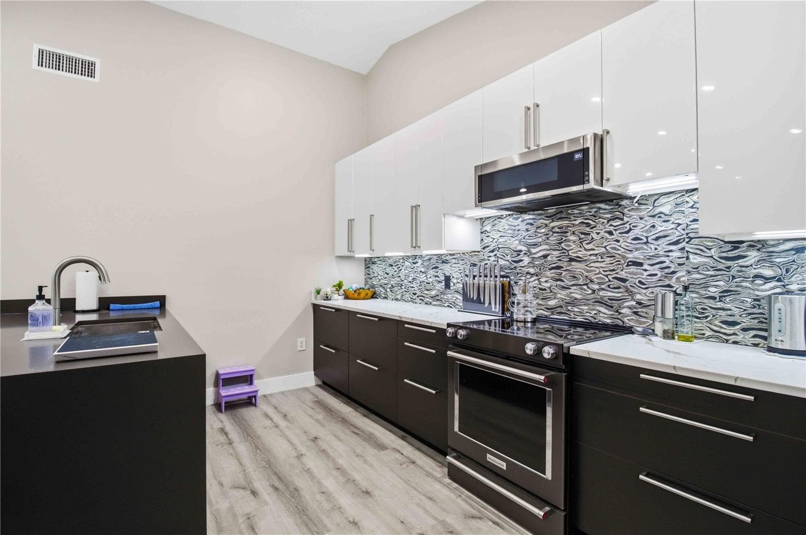 Single Family Residence at 5833 CARRIAGE DR, SARASOTA, photo 15 of 36