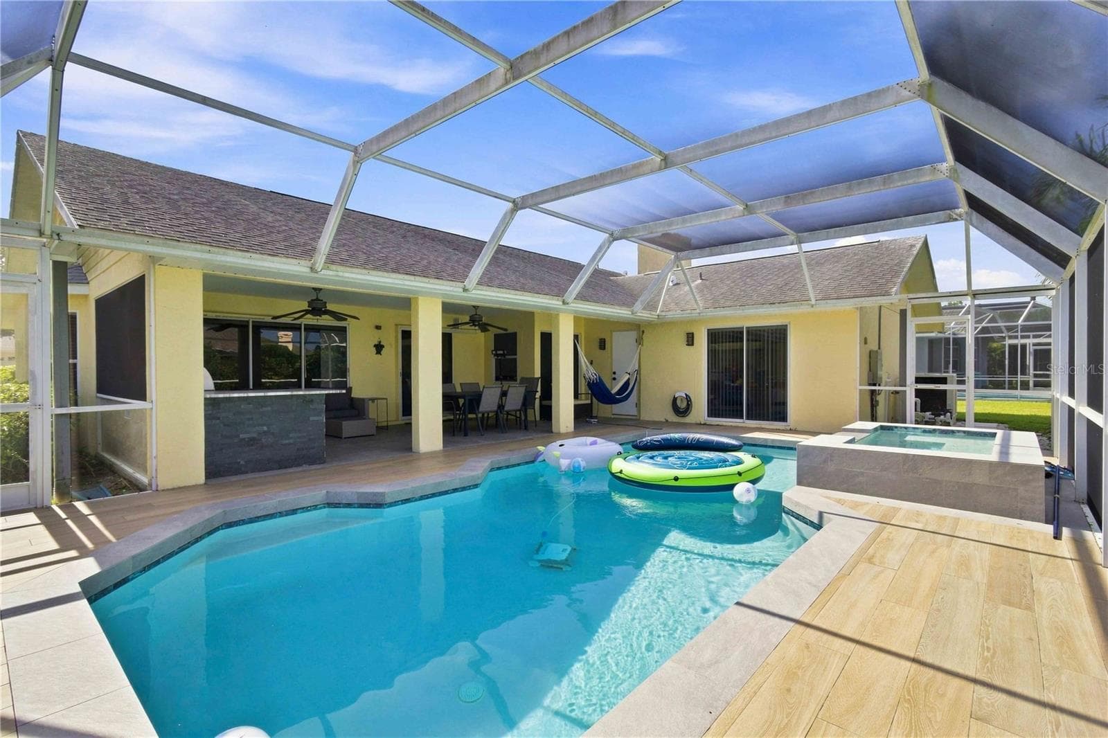 Single Family Residence at 5833 CARRIAGE DR, SARASOTA, photo 28 of 36