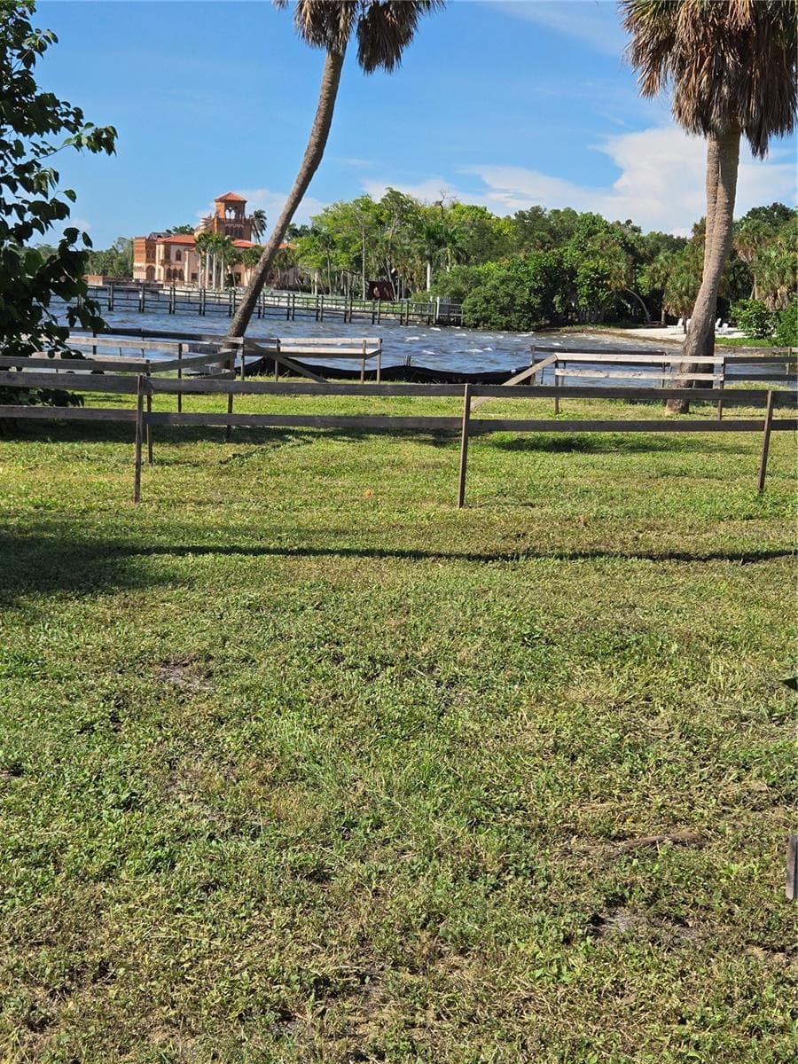 333 N. SHORE DR