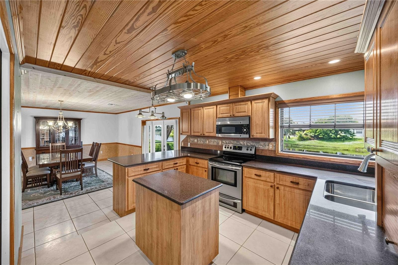 Single Family Residence at 166 MARK TWAIN LN, ROTONDA WEST, photo 21 of 62