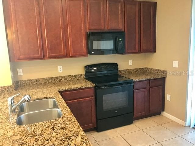 Townhouse at 1102 CHELSEA DR, DAVENPORT, photo 4 of 8