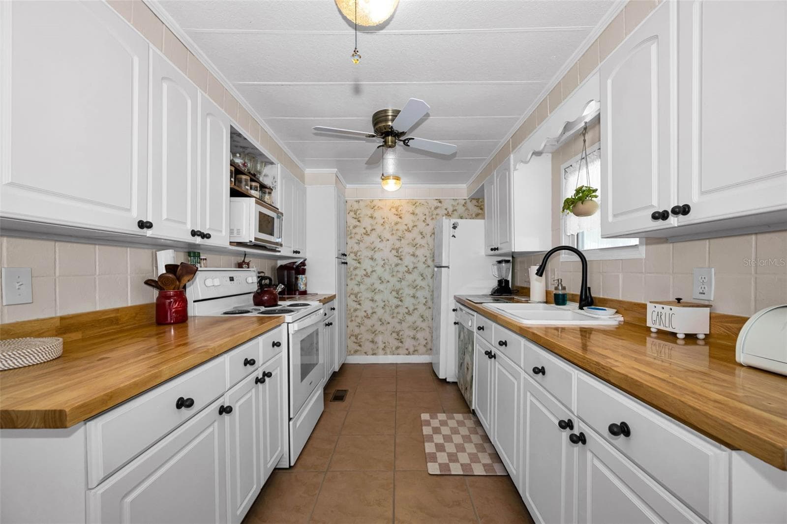 Mobile Home at 143 MELODY LN, TARPON SPRINGS, photo 4 of 93