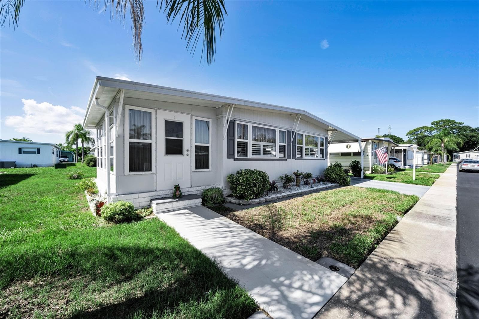 Mobile Home at 143 MELODY LN, TARPON SPRINGS, photo 14 of 93
