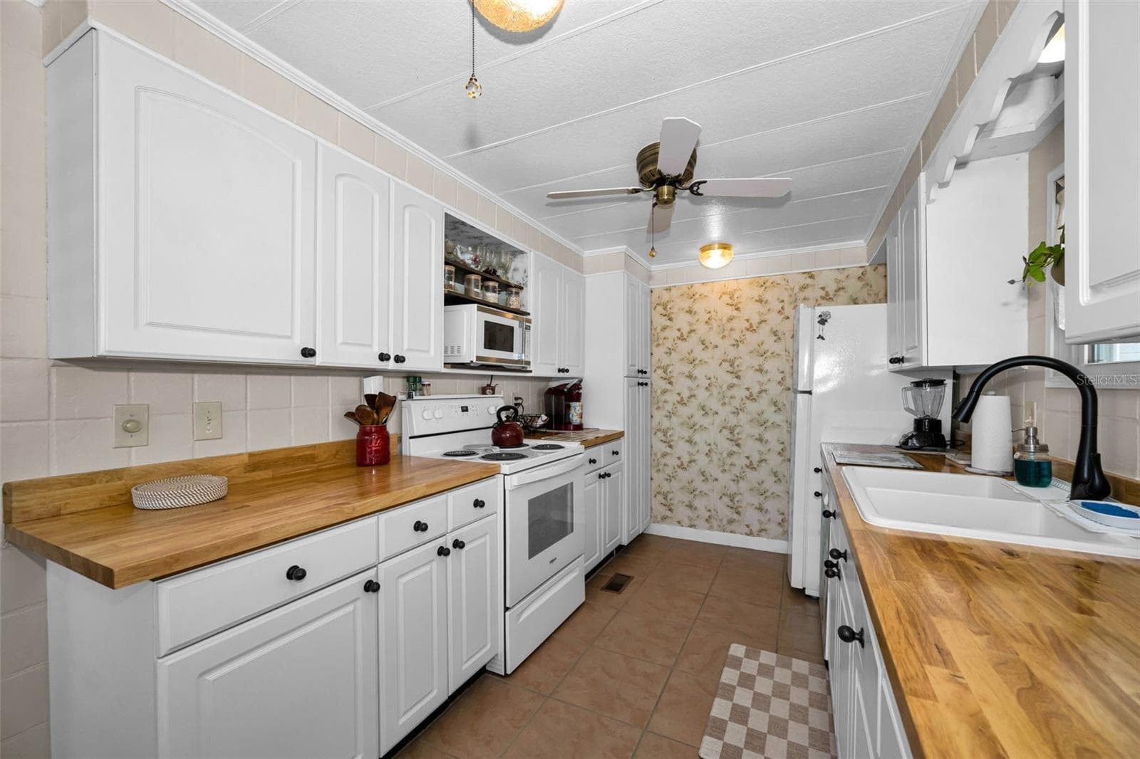 Mobile Home at 143 MELODY LN, TARPON SPRINGS, photo 21 of 93