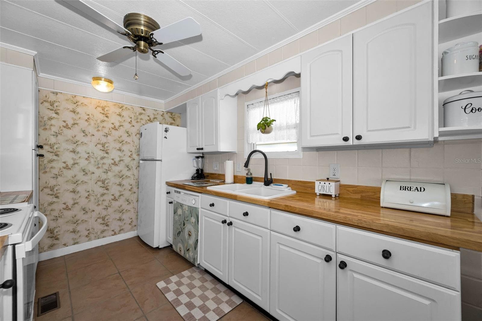 Mobile Home at 143 MELODY LN, TARPON SPRINGS, photo 22 of 93