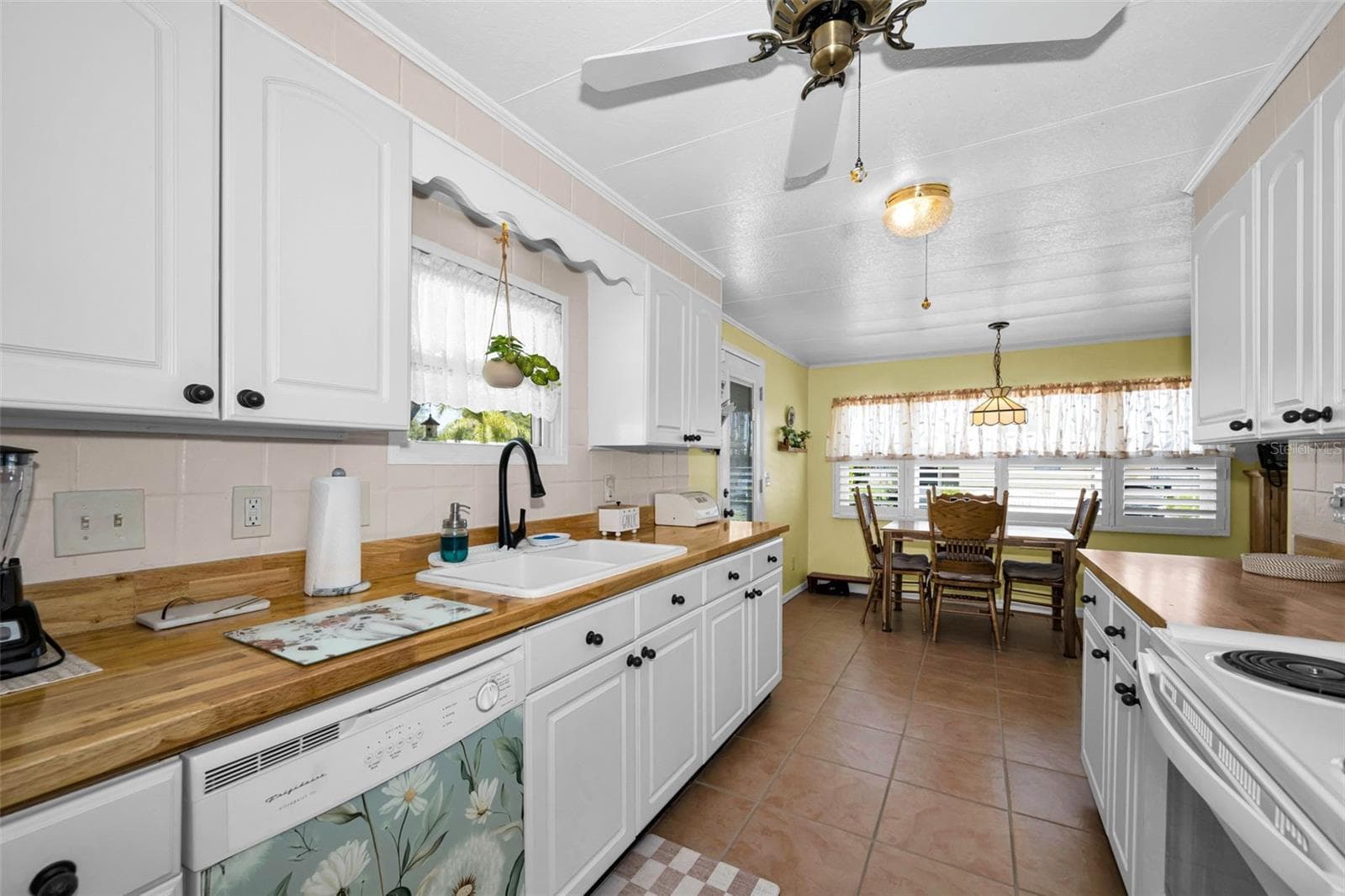 Mobile Home at 143 MELODY LN, TARPON SPRINGS, photo 20 of 93