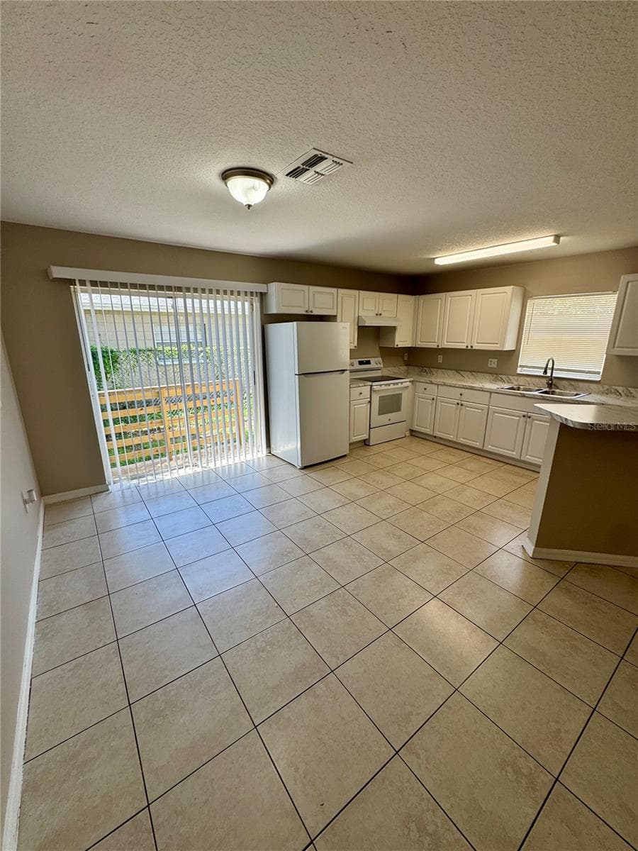 Single Family Residence at 3305 E 38TH AVE, TAMPA, photo 8 of 22