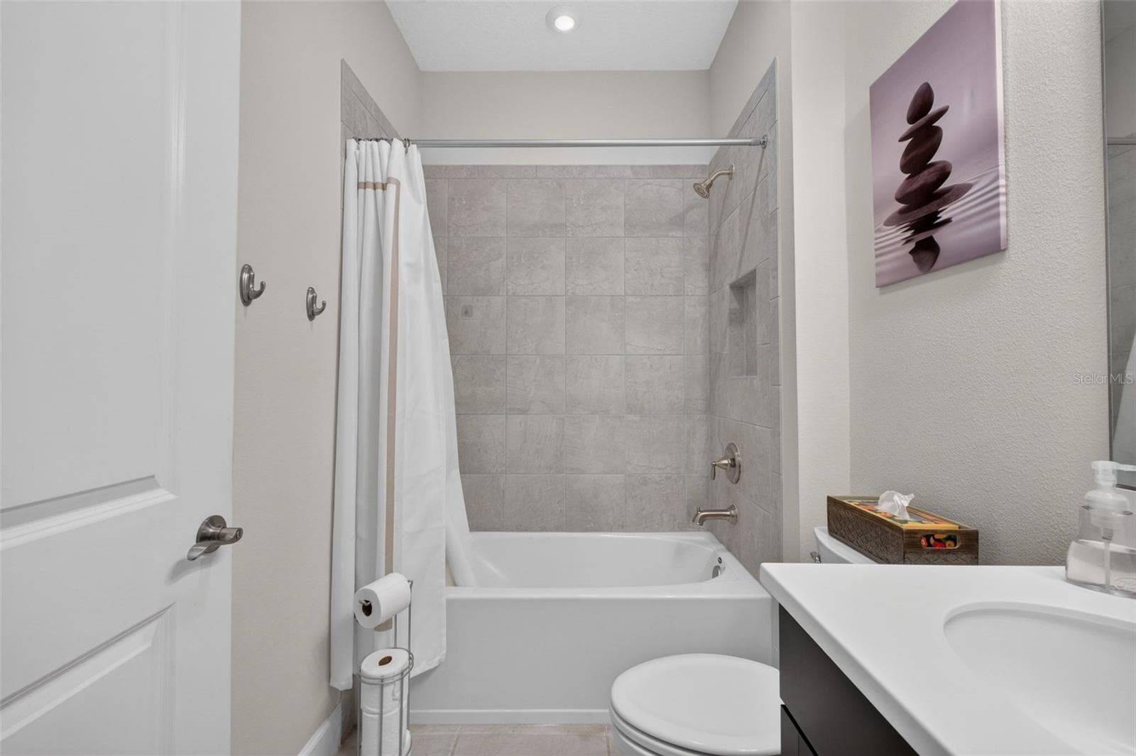 Quest Bath - 908 BRAEWOOD DR, CLERMONT